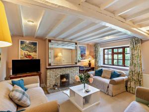 a living room with couches and a fireplace at 3 Bed in Buckingham oc-94701 in Finmere