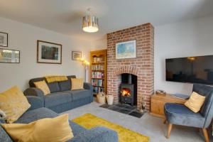 a living room with a couch and a fireplace at 3 Bed in Brancaster oc-2153 in Brancaster
