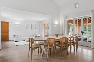 a kitchen and dining room with a table and chairs at Villa Olivia - Golfe de Saint-Tropez in Cogolin
