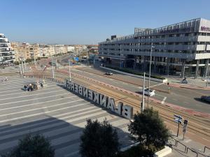 a view of a city with a building and a street at Casa Ghentele in Blankenberge
