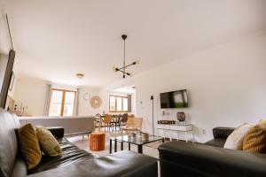 a living room with a couch and a table at Le Louis Vakantiehuis in Lanaken