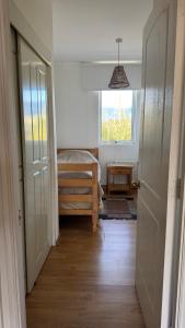 a hallway with a room with a bed and a window at Hermoso y Acogedor Departamento en el Centro Pucon in Pucón