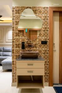 a bathroom with a sink and a mirror at Skyline signature in Rānchī