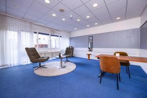 a meeting room with chairs and a table and a board at Fletcher Resort-Hotel Zutphen in Zutphen +32 photos
