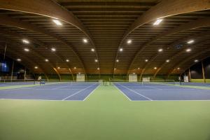 a tennis court with two tennis players on it at Fletcher Resort-Hotel Zutphen in Zutphen