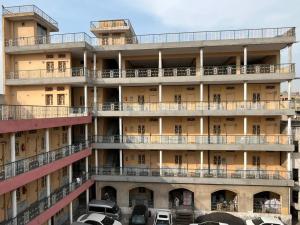 an apartment building with cars parked on the balconies at Qaiser Hotel in Lahore +19 photos