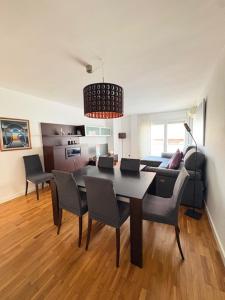a dining room and living room with a table and chairs at Dalí City Apartamento in Figueres