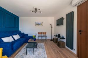 a living room with a blue couch and a table at Casa Santari in Parzanica