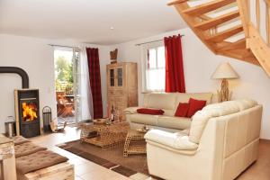a living room with a couch and a fireplace at Boddenkieker in Born