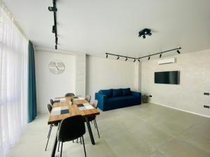 a living room with a table and a blue couch at Золотий Бугаз корп5 апарт3 in Odesa