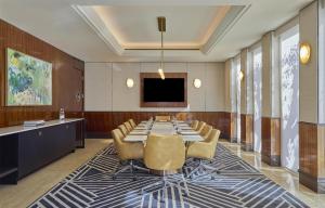 a conference room with a long table and chairs at Cameo Beverly Hills, LXR Hotels & Resorts in Los Angeles +92 photos