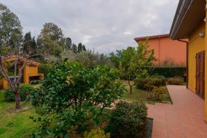 a garden in front of a house at B&B Gassa d'Amante in Capoterra
