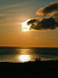 a sunset over the ocean with the sun setting at Yabiya home stay in Lanyu