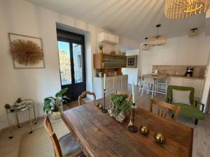 a kitchen and dining room with a wooden table at L'Etape des Jacquets - Monistrol d'allier in Monistrol-dʼAllier