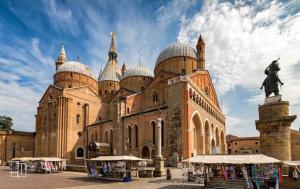 a large building with domes on top of it at HT - Basilica View Luxury Loft in Padova