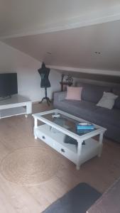 a living room with a couch and a coffee table at Les Deux Chambres Aucamville in Aucamville
