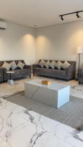 a living room with a couch and a coffee table at شاليه السمو الفندقي in Umm Lajj +29 photos