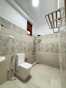a bathroom with a toilet and a shower and a sink at Ella Heaven View in Ella