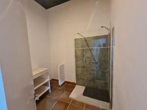 a bathroom with a shower with a glass door at Casa OASIS in Almonte