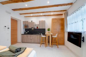 a kitchen with a table and chairs in a room at Gardar Studio Fox in Bolzano +15 photos