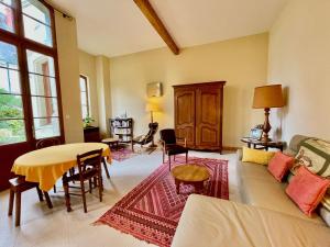 a living room with a couch and a table at Les Sibylles in Châtellerault
