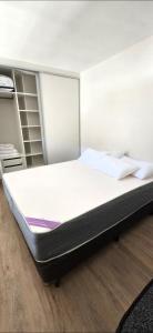 a bedroom with a large bed in a room at LOFTb , EN EL CORAZON DE SALTA in Salta