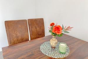 a vase with flowers in it on a table at Wachtelkönig in Lübbenau
