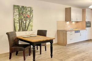 a kitchen with a table and chairs in a room at Laubhütte Baum 1 in Burg