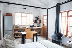 a room with a kitchen with a table and a bed at Parmant in Robertson