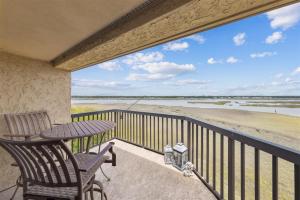 a balcony with a table and chairs and a view of the beach at 261 Captains Quarters in Hilton Head Island
