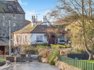 a house next to a river in a village at 3 Bed in Bruree oc-i207 in Brú Rí