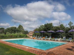 The swimming pool at or close to Farmhouse in Proceno with Pool Views