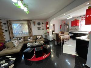 a living room with a couch and a table at Cabana Acasă la Delia in Gârda de Sus