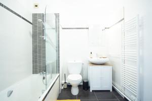 a bathroom with a toilet and a sink at Le Cocon I Hyper Centre & Calme in Crozon