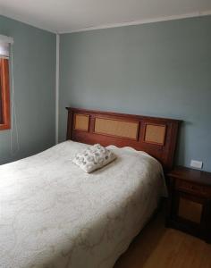 a bedroom with a bed with a towel on it at Cabañas Montina Hualqui piscina y tinaja in Concepción