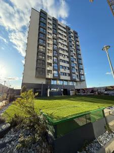 a large building with a tennis court in front of it at Zen studio near Mall Moldova in Iaşi