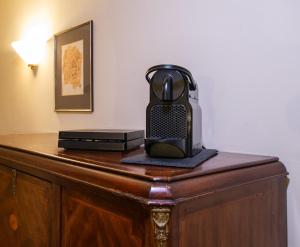 a telephone sitting on top of a wooden table at Hotel Altmünchen by Blattl in Munich