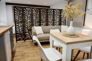 a living room with a table and a couch at La Maestra Catedral 1 in Jaén +16 photos