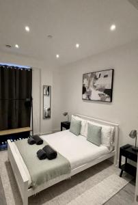 a bedroom with a large white bed in a room at 6 Aviv Place in Addlestone