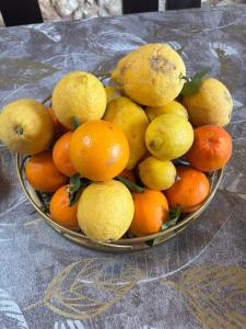 a bowl of oranges and lemons on a table at La Casa D' Irene in Agios Nikitas