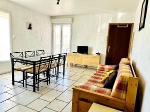a living room with a couch and a table at "Le Cade" - Résidence Rive Gauche in Les Salles-sur-Verdon