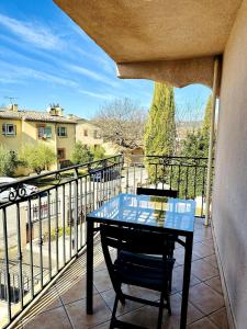 a balcony with a table and chairs on it at "Le Cade" - Résidence Rive Gauche in Les Salles-sur-Verdon +10 photos