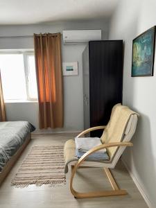 a chair sitting in a room with a bed at Vila 'Anna' in Krapets