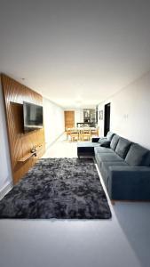 a living room with a couch and a rug at Recanto da Praia in Anchieta