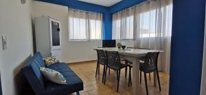 a living room with a table and chairs and a couch at Casa Vacanze Samelia in Altavilla Milicia