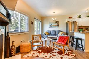 a living room with a couch and a kitchen at Ski Getaway! Mtn-View Condo Near Keystone Resort in Keystone +21 photos