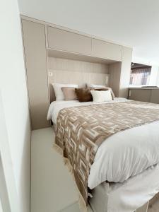 a bedroom with a large bed with a large mirror at Huisje Sille - Private studio in Volendam in Volendam