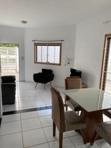 a living room with a table and chairs at Espaço Guga in Sorocaba