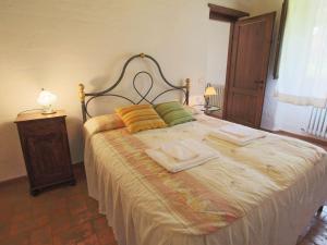a bedroom with a bed with two towels on it at Rustic Stone Farmhouse in Proceno in Proceno
