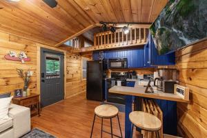 a kitchen and living room in a log cabin at The Racoons Nest in Copperhead Lodge in Blairsville